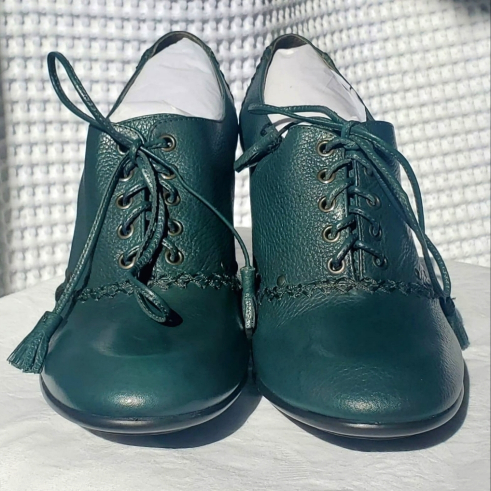 NWOT - Aerosole Women's Lace Up Leather Heels